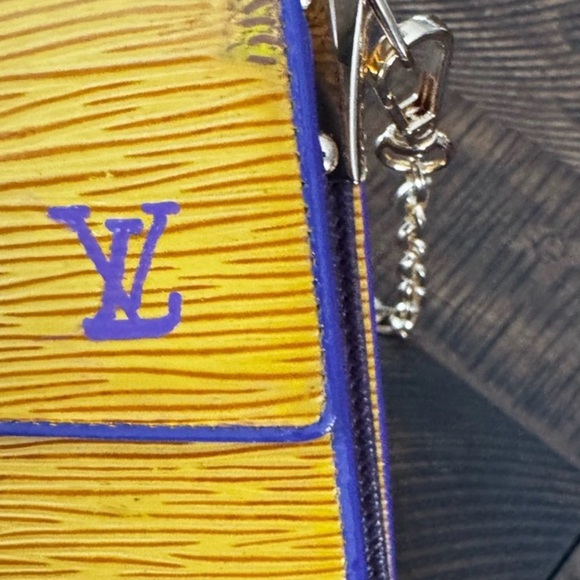 LOUIS VUITTON Epi Leather Yellow Porte Monnaie Billets Cartes Wallet
converted - Picture 9 of 12